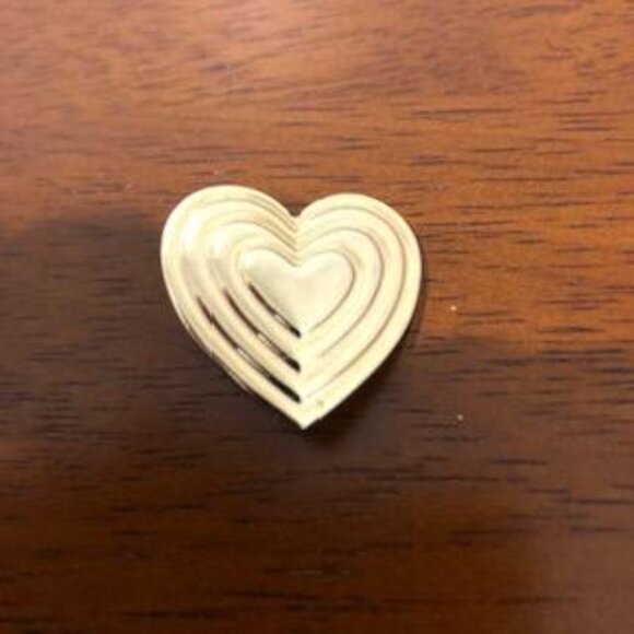 The Variety Club Vintage Gold Tone Rippled Heart Brooch Pin. - Picture 11 of 11